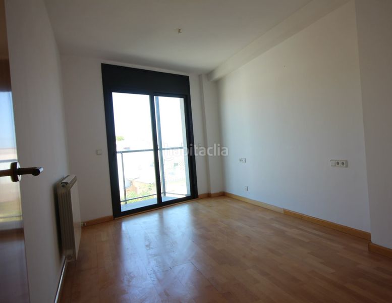Foto cf3b7902-40ee-4743-afcb-6d2158320251. Dúplex piso en Poble Nou-Olivar Gran Figueres