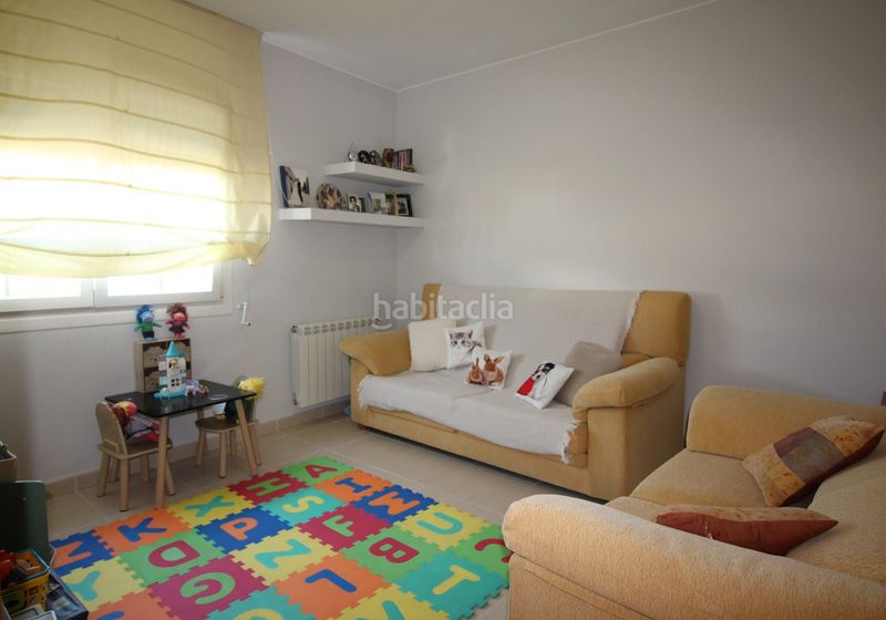 Foto e05dd832-b8bb-457a-b43d-cc8f9ddf4e04. Chalet casa chalet en Vilatenim Figueres