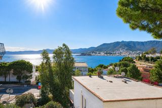 Etagenwohnung in Grifeu - Cap Ras - Els Estanys - Sant Genís. Piso