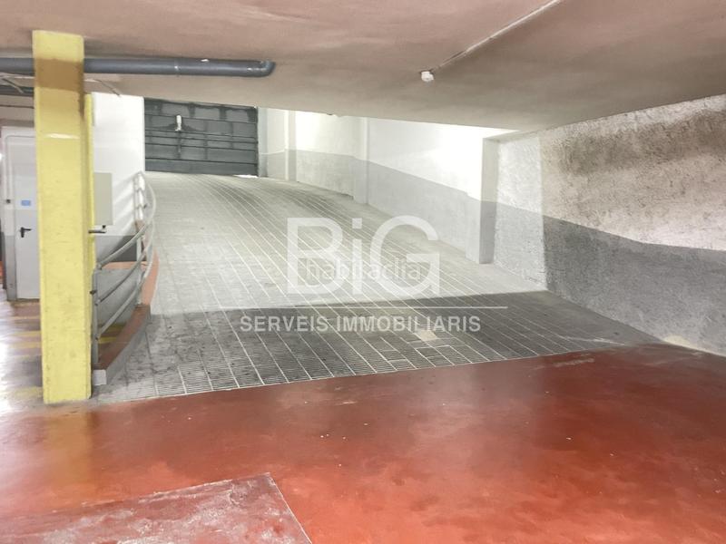Foto a1be9da1-b26b-4b20-b97a-d3c637bf68f4. Aparcament cotxe a Eixample Mataró