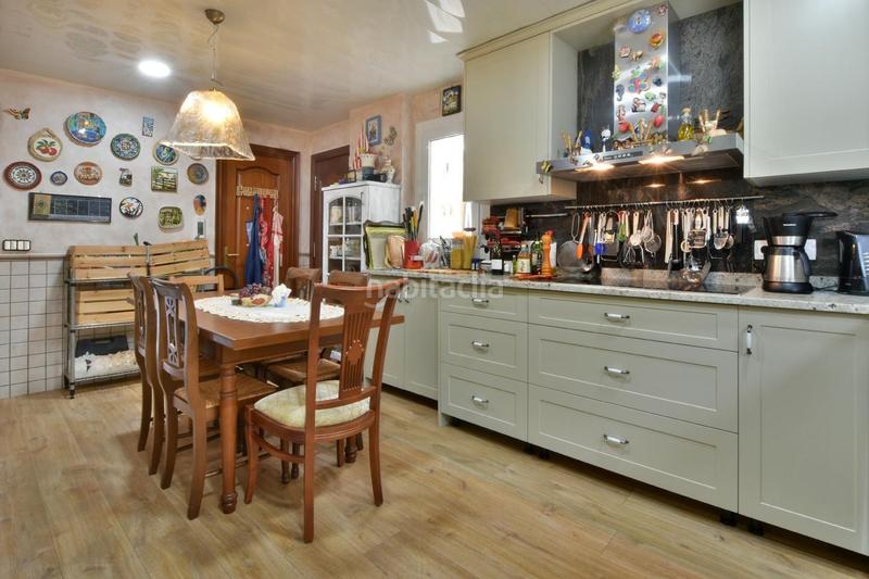 Foto 4f94c9a9-e020-453f-af41-bff3d39f634e. Casa amb calefacció aparcament piscina a Can Carreras - Montessol Pineda de Mar