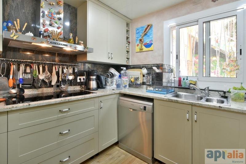 Foto b4230ccb-12ba-4ab4-ab81-e39f4a088199. Casa amb calefacció aparcament piscina a Can Carreras - Montessol Pineda de Mar