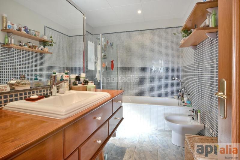 Foto ce2b801a-6f39-4326-9cc7-2125f088bfa0. Casa amb calefacció aparcament piscina a Can Carreras - Montessol Pineda de Mar