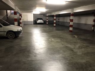 Location Parking voiture  Calle pintor marià andreu. Parking coche en alquiler