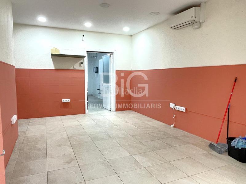 Foto 519570f1-2fe2-42fb-bf37-09886a6ec2c0. Alquiler local comercial en calle rec 18 local comercial en céntrica calle de paso en Granollers