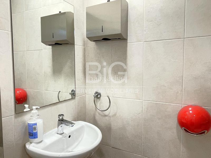 Foto c1b829aa-a929-4ebc-82e3-1022fefa656d. Lloguer local comercial a calle rec 18 a Instituts Granollers