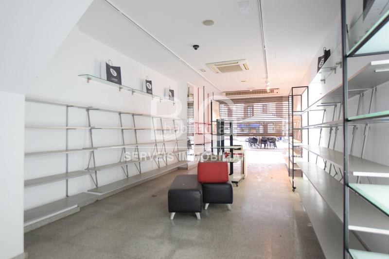 Foto 00207a24-0b0d-4a28-ba74-cd5d8a9db85f. Alquiler local comercial  en zona prime la rambla en Mataró