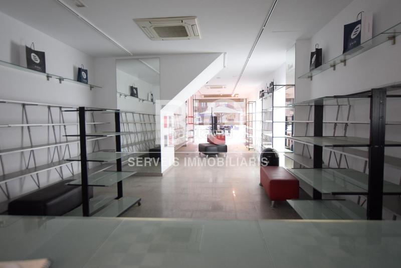 Foto 4d653f90-7c98-4b8e-b376-6b66f7f154db. Alquiler local comercial  en zona prime la rambla en Mataró