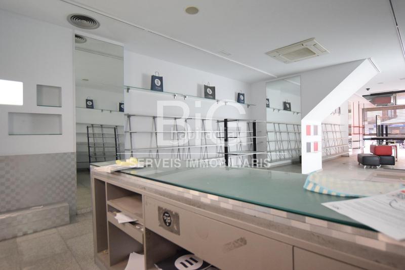 Foto b31b2fcc-b7cd-4938-9f5f-e8f62ea078ad. Alquiler local comercial  en zona prime la rambla en Mataró