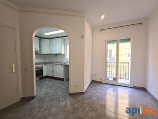 Etagenwohnung in Barceloneta. Para entrar a vivir!