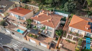 Maison jumele dans Urbanitzacions. Descubre tu nuevo hogar en sant pol de mar