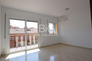 Location Appartement à Eixample. Piso 3 habitaciones con ascensor
