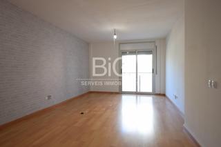 Miete Etagenwohnung in Cerdanyola Nord. Piso de 2 habitaciones y parking en cerdañola norte