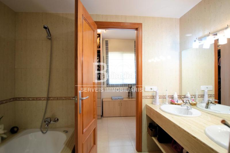 Foto 901f7d51-04fc-403e-a25d-7b8a8c3f31a1. Haus mit heizung parking in Nucli Urbà Argentona