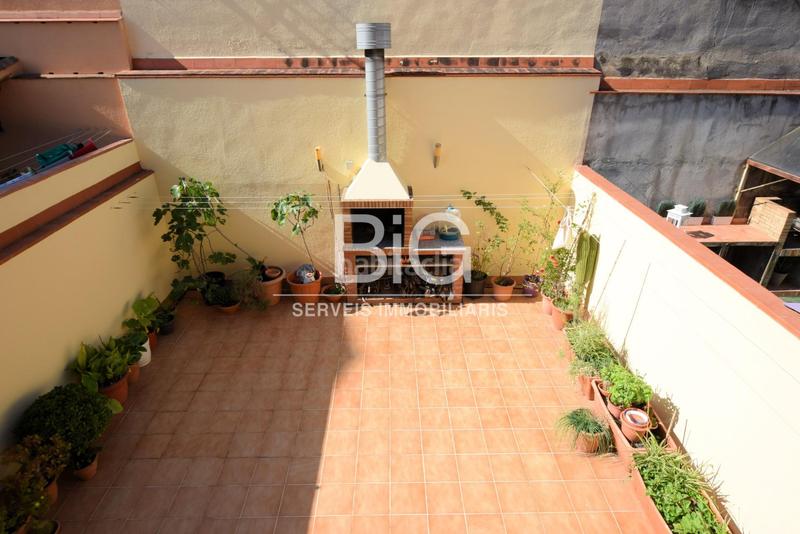 Foto f42f7257-c993-40f1-acb4-dfe710f45b0c. Haus mit heizung parking in Nucli Urbà Argentona