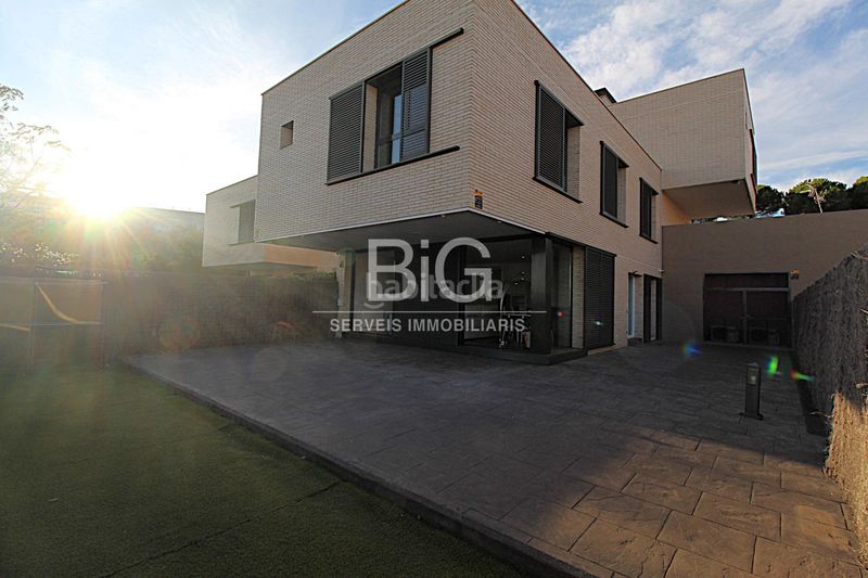 Foto 71a03e99-7605-4831-a42a-1776363ac6e5. Casa amb aparcament piscina a Vallveric Mataró