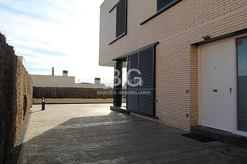 Foto 8c6d73c1-438a-4d4b-b72e-2fdfd11f8247. Casa amb aparcament piscina a Vallveric Mataró