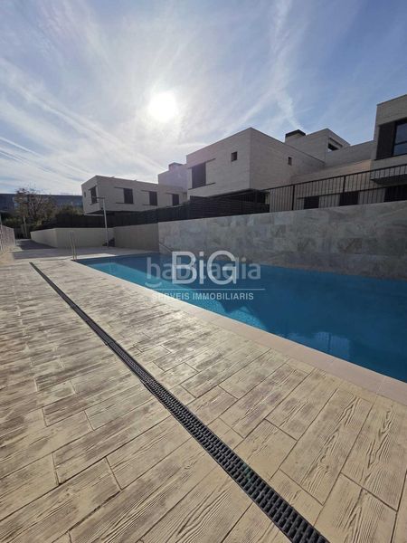 Foto 9a8c00db-26b7-41ab-86fe-69bd968164be. Casa amb aparcament piscina a Vallveric Mataró