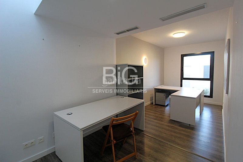 Foto a78e4847-8908-403f-adf4-691c408434ff. Casa amb aparcament piscina a Vallveric Mataró