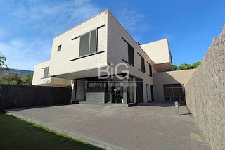 Maison à Vallveric. Espectacular casa en urb.vallveric, mataró  tu paraíso espera