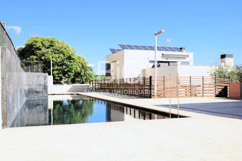 Foto ef275d90-5174-49a8-b2d0-b5ead797dc29. Casa amb aparcament piscina a Vallveric Mataró