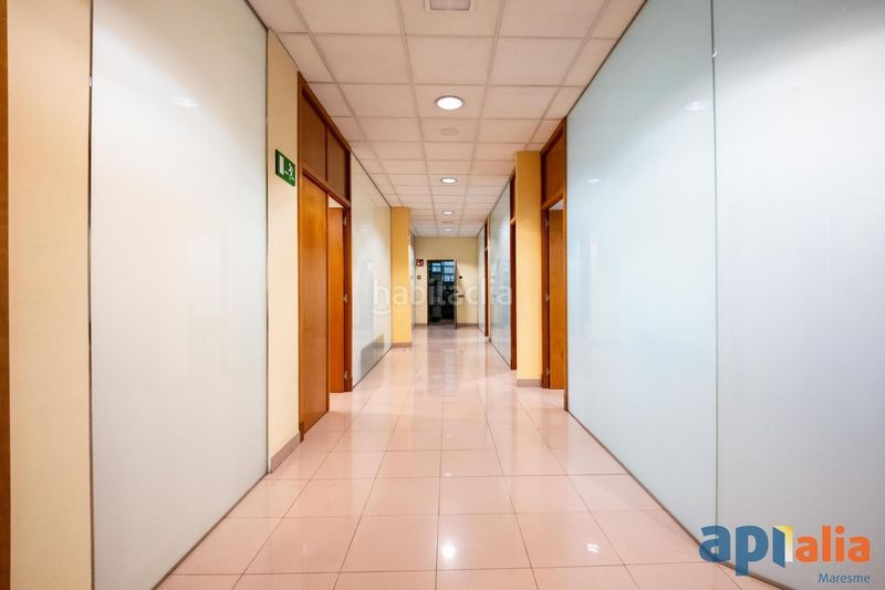 Foto b329e4c0-7b96-4d3f-b96a-6be362aafbf9. Local comercial a Centre Mataró