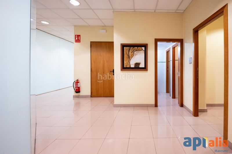 Foto e5e2fe1f-560c-40e6-93f2-47d167e8478d. Local comercial a Centre Mataró