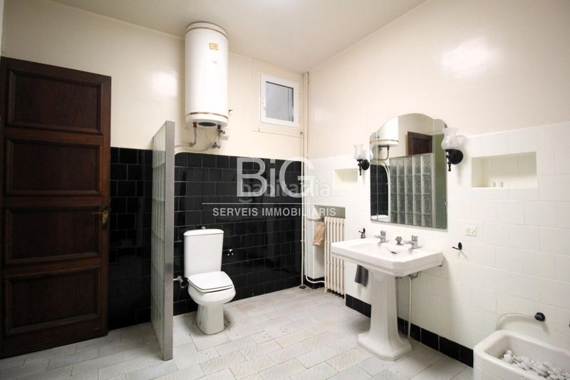 Foto c4957011-ff10-4ee3-a663-5453698d04c2. Àtic a Centre Mataró