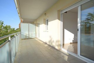 Rent Flat in Via Europa - Parc Central. Alquiler 2 habitaciones con parking incl.en el parc central