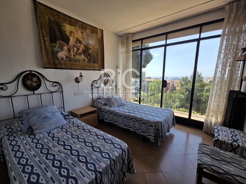 Foto 37c86cf7-b504-43e1-871d-b9abb8938ee0. Casa amb calefacció aparcament piscina a Via Europa - Parc Central Mataró
