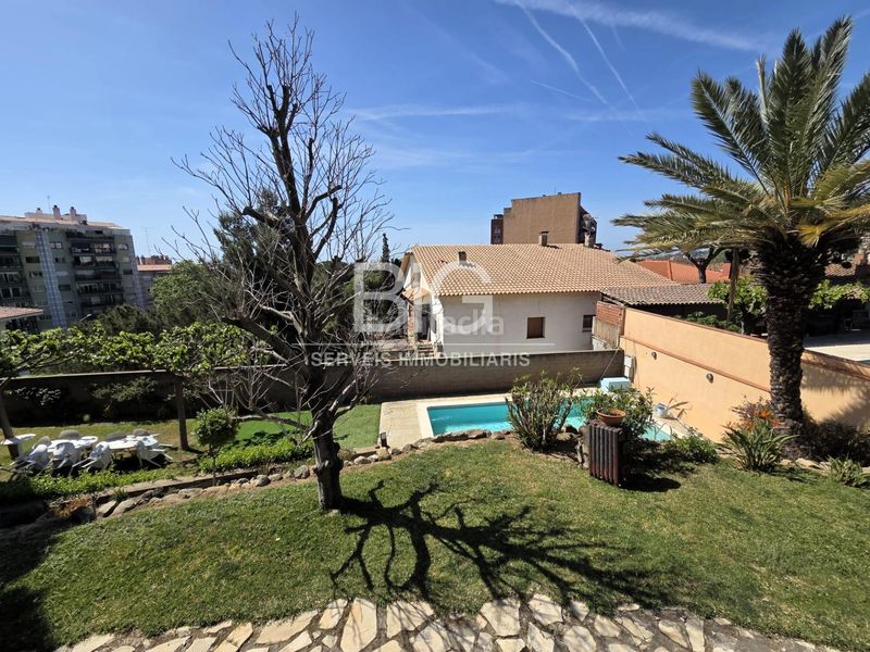 Foto 4e1ac550-e408-429e-8b49-04f2292ca94b. Casa amb calefacció aparcament piscina a Via Europa - Parc Central Mataró