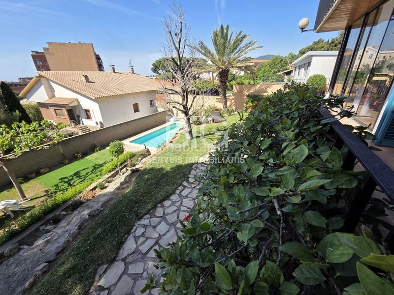 Foto 69027508-f555-407e-9ed0-07336a914318. Casa amb calefacció aparcament piscina a Via Europa - Parc Central Mataró