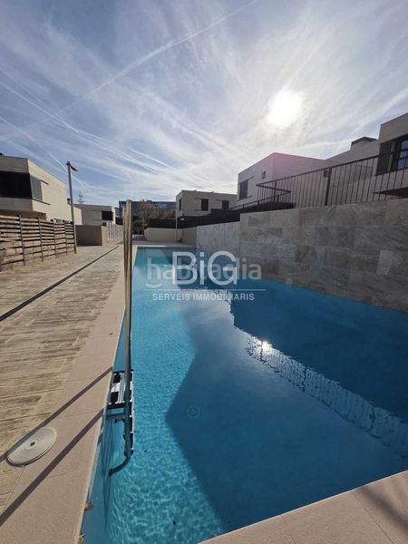 Foto a203d383-0d02-4f89-8d88-1815c9201d12. Casa amb calefacció aparcament piscina a Vallveric Mataró