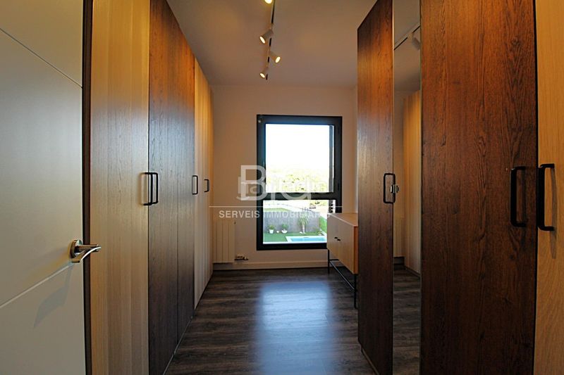 Foto befb79f2-a3bb-46a2-8548-dbca1be6aac2. Casa amb calefacció aparcament piscina a Vallveric Mataró