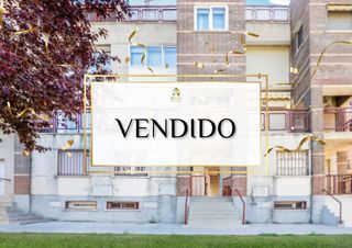 Semi detached house  Pla�a ponent. Urban family
