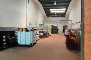 Lloguer Nau industrial  Santiago rusiñol. Alquila nave industrial en polinyà: espacio y funcionalidad