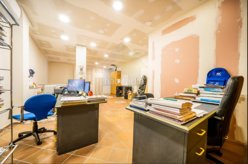 Foto c59ef6ae-1476-48fc-ae5b-32d12f29e930. Local comercial se vende local comercial - calle navarra en Granollers