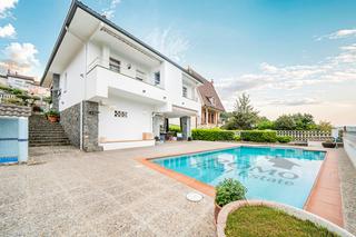 Chalet  Carrer amistat. “land resort”