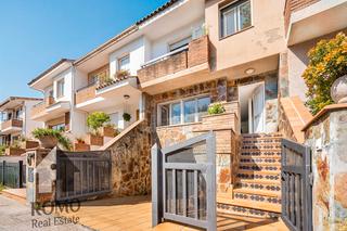 Casa adossada  Carrer de tierno galvn. atraction