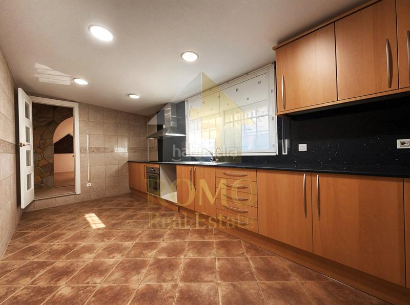 Foto 9aca532f-4609-4d5e-b135-cca55d3f8035. Casa adosada casa reformada en el centro con terraza y 5 habitaciones – lista para entrar a vivir en Polinyà