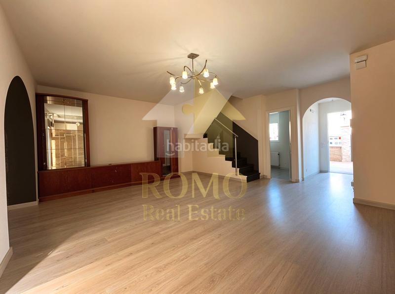 Foto c2d7d9a5-1606-4d5c-8c10-22cd63ef6c69. Casa adosada casa reformada en el centro con terraza y 5 habitaciones – lista para entrar a vivir en Polinyà