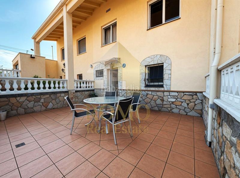 Foto c76b0696-3870-41bc-b1f5-c5f30e917470. Casa adosada casa reformada en el centro con terraza y 5 habitaciones – lista para entrar a vivir en Polinyà