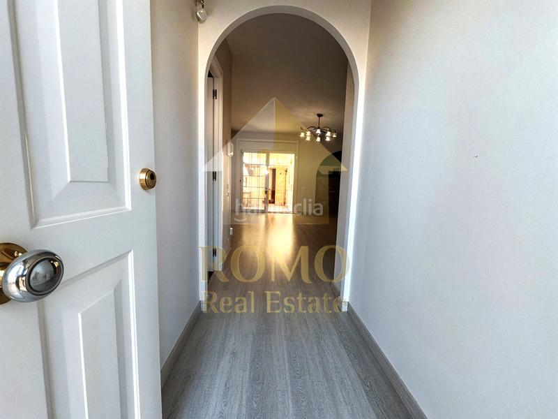Foto ed96f8c3-5c8c-4fd4-bc0b-dbb63fe6bdde. Casa adosada casa reformada en el centro con terraza y 5 habitaciones – lista para entrar a vivir en Polinyà