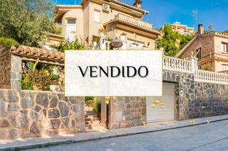 House  Carrer les perdius. Esencias