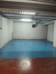 Miete Autoparkplatz  Avinguda de mossèn jacint verdaguer. Se alquila amplio box de 44 m² en la zona de mossos de santa per