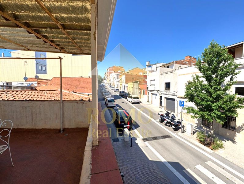 Foto 3d80f429-c202-4840-8d18-a4d7d613323d. Casa aparellada a La Maurina Terrassa
