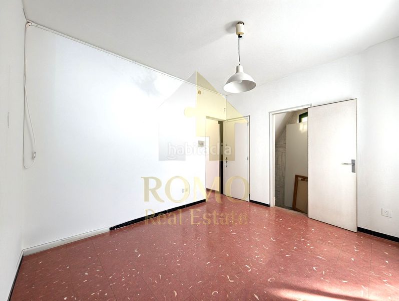 Foto c64f1ee6-ceea-4a6e-947d-fdf5a2e01734. Casa aparellada a La Maurina Terrassa