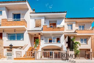 Casa adosada  Passatge antonio machado. �lessons in love�