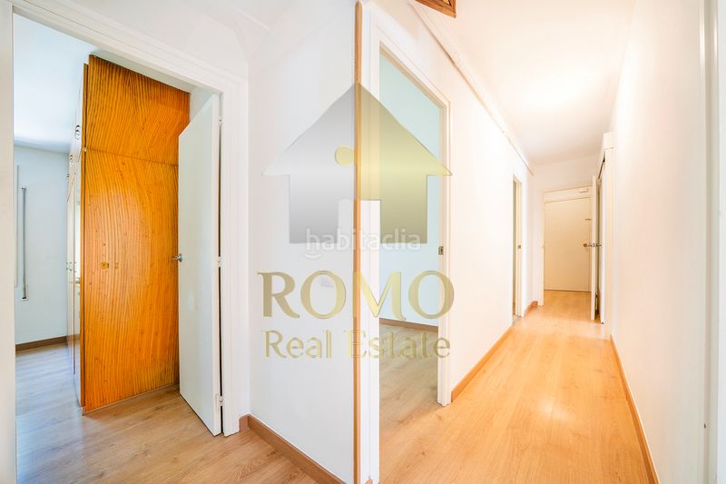 Foto 68272f91-ce23-4c4c-a2b6-e515fcf44a1e. Pis amb calefacció aparcament piscina a La Font d´en Fargues Barcelona