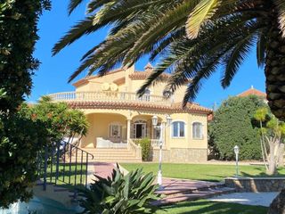 Chalet  Avenida valencia. Chalet en venta en miami platja